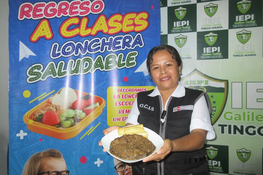 Natalie García, coordinadora de Alimentación y Nutrición Saludable de la Red de Salud Leoncio Prado, brindó propuestas de loncheras saludables. (Foto: Inforegión).