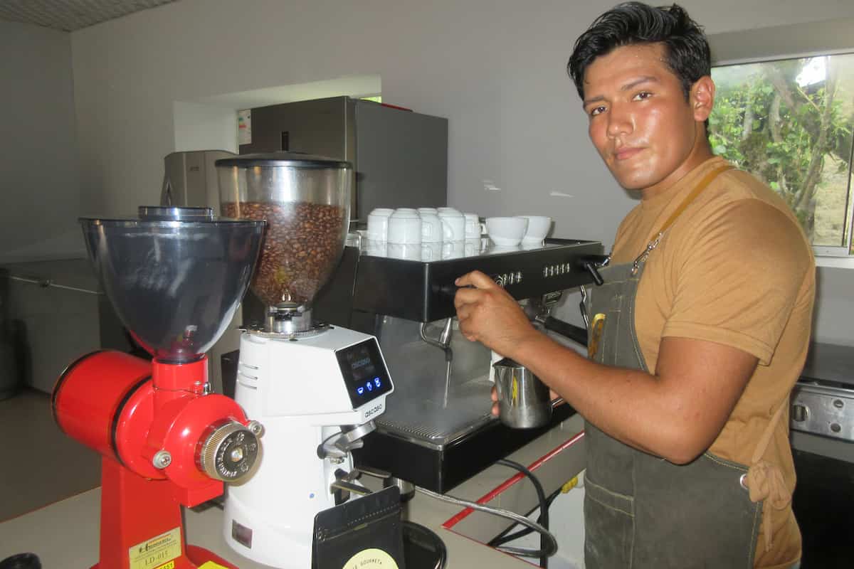 Watson Soto y su pasión por sacar adelante el café del valle del Monzón 