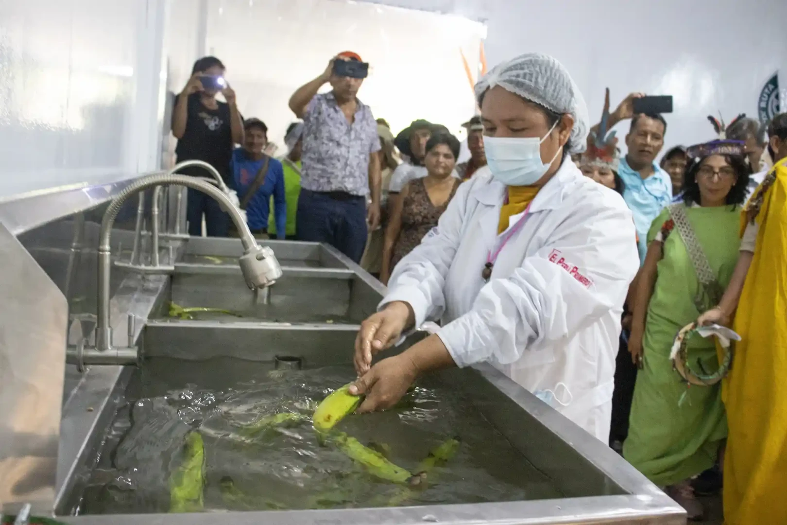 Pasco: Entregan planta de harina de plátano a mujeres asháninkas